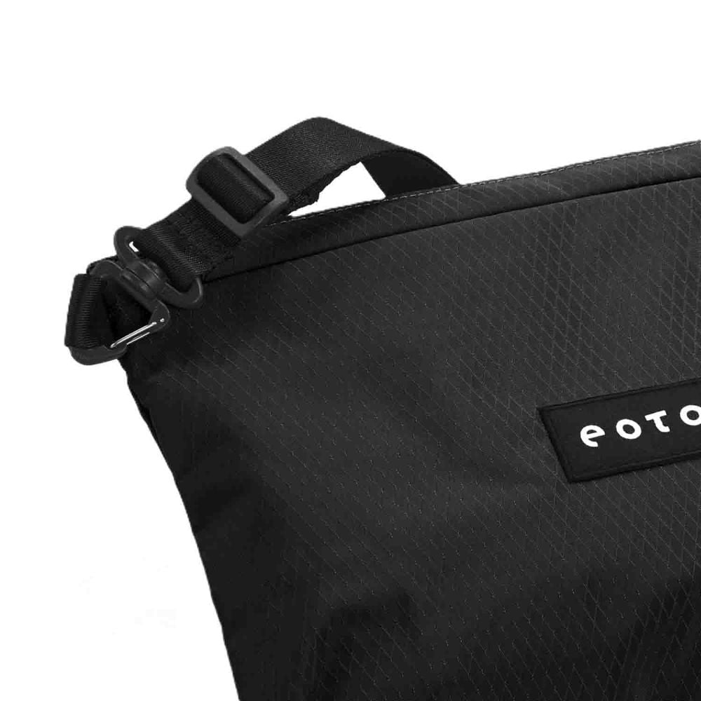 Eoto Simple3 Schwarz Umhängetasche